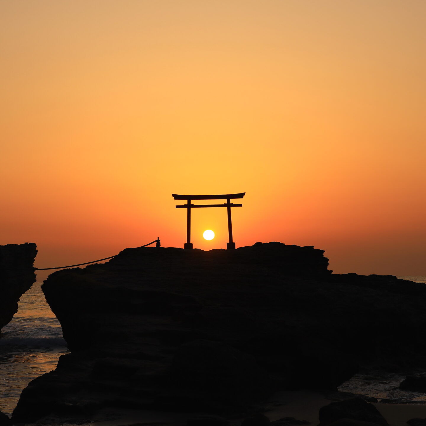 伝承と朝日が彩る白濱神社の神聖なる瞬間